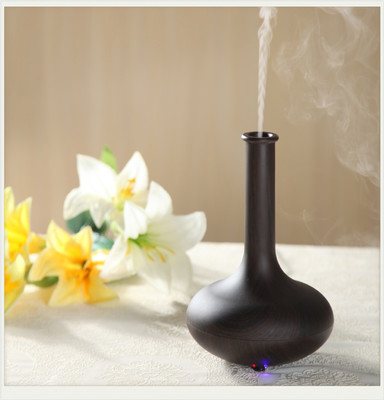 經(jīng)典花瓶香熏機 超聲波、木紋與負離子加濕器的企業(yè)禮品定制新選擇